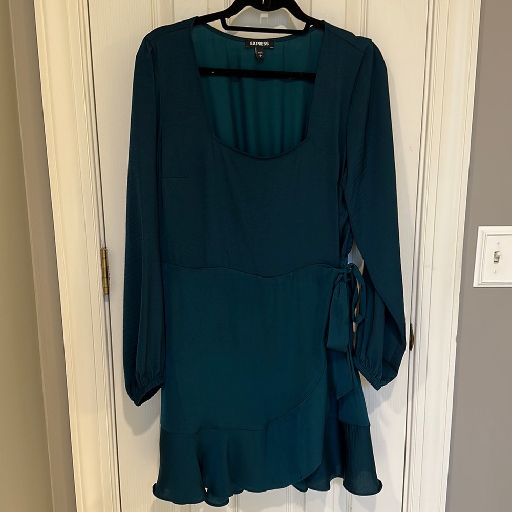 Express forest green dress